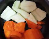 Foto del paso 1 de la receta: Crema de calabacín blanco y calabaza con nata