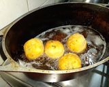 Foto del paso 3 de la receta: Bomba de papa rellena de queso