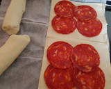 Foto del paso 2 de la receta: Hojaldres con chorizo, queso y aceitunas