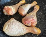 Foto del paso 1 de la receta Pollo a la mostaza y miel con patatas a las hierbas