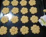Foto langkah ke 3 dari resep Kue Semprit.