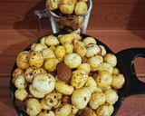 A picture of step 4 of Makhana Dry Fruit Chiwda.