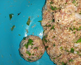 Foto del paso 2 de la receta: Albóndigas de puerco en salsa verde 😋