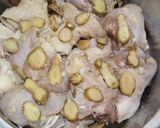Foto langkah ke 2 dari resep Ayam steam jahe atau ayam kukus jahe.