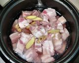 A picture of step 1 of Braised Pork Belly with dried mushrooms and dried tofu skin.