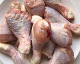 Foto del paso 1 de la receta: Muslitos de pollo con tomate