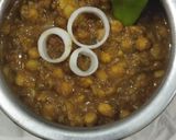 A picture of step 2 of Chana masala.