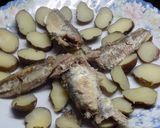 Foto del paso 3 de la receta: Ensalada española de papines, sardinas y ajíes en vinagre