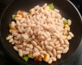 Foto del paso 4 de la receta: Alubias con pollo pim-pam
