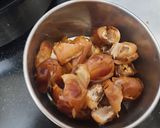 A picture of step 2 of Dates besan ladoo.