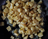 Foto del paso 3 de la receta: Pechuga envuelta en panceta con papas a la crema