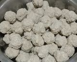 Foto langkah ke 2 dari resep Semur Bola-Bola Daging.
