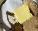 Foto del paso 2 de la receta: Cookies de cacao rellenas de chocolate blanco y salsa de arándanos🫐 🍪