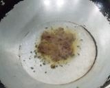 รูปขั้นตอนการทำที่ 2 ของ ผักโขมผัดกะปิใส่ไข่