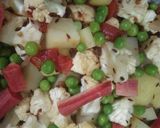 A picture of step 2 of Cauliflower, Potato, Peas, and Carrot Curry.