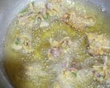 A picture of step 3 of Sujji Piyaz Pakora.