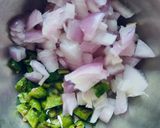 यम्मी लेफ़्टोवर ब्रेड चीला/उत्तपम रेसिपी चरण 2 फोटो