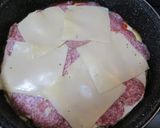Tortillás 🍕 tojásos pizza 🌯🍳 szalámival és sajttal 🧀 recept fázis 4 fotója