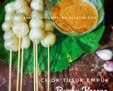Foto langkah ke 7 dari resep Cilok Tusuk Empuk Bumbu Kacang.