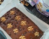 A picture of step 6 of Walnut brownie cake.
