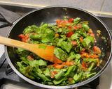 Une image de l'étape 11 de Nouilles à l'oseille, tomates, ail, crème et persil.