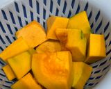 Hình bước làm 1 của món Bí Rợ Hầm Dừa Chay