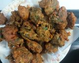 A picture of step 2 of Spinach potato onion pakora.