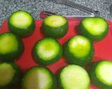 Foto del paso 3 de la receta: Zapallitos rellenos con salchichas.👩🏼🍳💯☺️