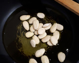 Foto del paso 2 de la receta: Salmón plancha con salsa de almendras saludable
