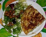 Foto del paso 5 de la receta Tortilla de patata y cebolla con adobo de ajo y perejil
