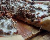 Foto del paso 7 de la receta: Pizza 🍕🍕con bordes relleno 🧀 y salsa de carne picada