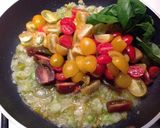 Foto del passaggio 4 della ricetta Fregola sarda fatta a mano con lupini in guazzetto