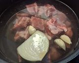 Foto del paso 1 de la receta: Costillitas en su jugo con verduras🌹