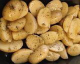 Sütőben sült fűszeres burgonya recept fázis 1 fotója