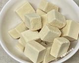 A picture of step 1 of Spinach and Tofu with Sesame Sauce.