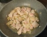 Foto del passaggio 1 della ricetta Pasta con il pollo