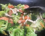Foto langkah ke 6 dari resep Brokoli Tumis.