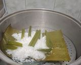 Foto langkah ke 3 dari resep Kue Putu Bambu (Versi Daun Pisang).