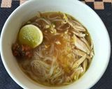 Foto langkah ke 4 dari resep Soto Ayam Instan Mommylicious.