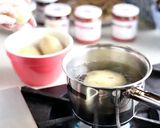 Foto del paso 1 de la receta: Papas en salsa guajillo