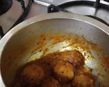 A picture of step 4 of Sabut pyaj ki sabji.
