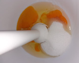 Foto del paso 1 de la receta: Bizcocho de flan 🍩🍮