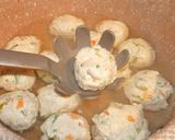 Foto langkah ke 3 dari resep Bakso Ayam Saus Tomat - Chicken Meatballs Tomato Sauce.