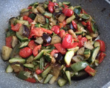 Foto del paso 3 de la receta: Pasta con verduras salteadas