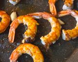 Foto del paso 6 de la receta: Brótola al roquefort, langostinos y timbal de arroz al fumet