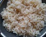 A picture of step 1 of Maggi Chinese bowl.