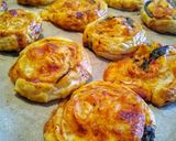 A picture of step 7 of Mozzarella, Tomato & Basil Puff Pinwheels.