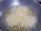 चटपटी मठरी (Chatpati mathri recipe in Hindi)