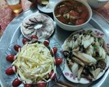 Hình bước làm 5 của món Bữa tối vét tủ lạnh: Cải thảo xào nấm, canh cà chua, salad khoai tây trộn sốt kewpie