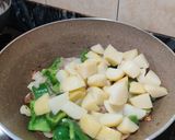 A picture of step 5 of Shimla mirch aloo sabzi.